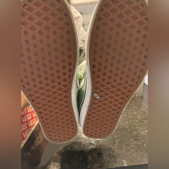 VANS - Picture 2 of 7